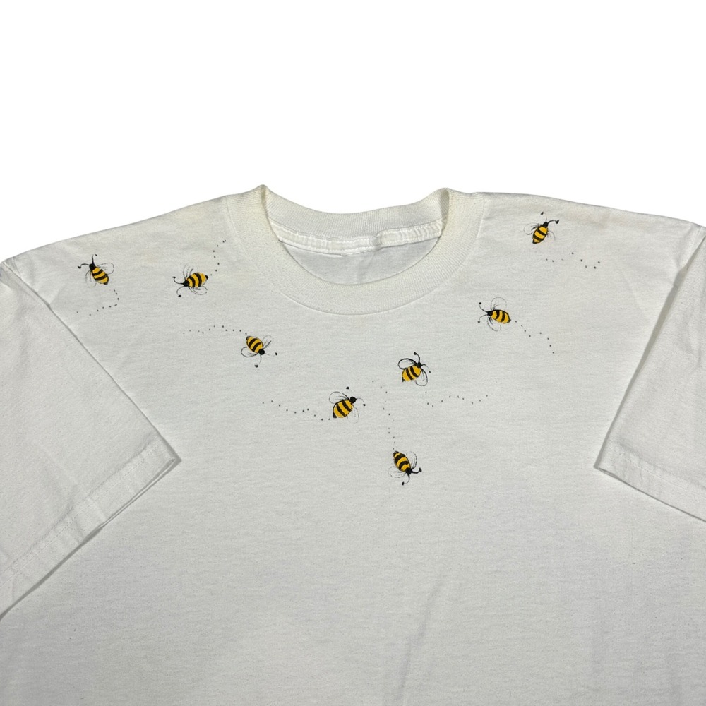 Vintage Bumble Bee Graphic T-Shirt White Short Sleeve Crew Neck Tee